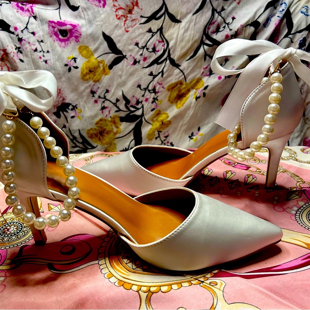 White Satin 3 inch NIB Heels w/ Pearls and Satin adjustable ankle strap. Size 7